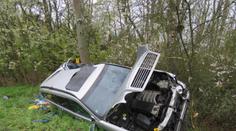 Tragédie na Tachovsku: Řidič při vážné nehodě vyletěl mimo auto