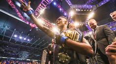 Šok v UFC: Adesanya ukončil šampiona tvrdým KO a je vládcem střední váhy