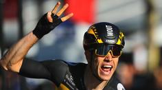 Pogačar slaví tři trikoty, poslední etapu Tour vyhrál Wout van Aert