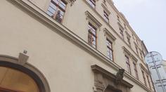Rekreace, služební byt i auto. Poslanci si kromě platu přijdou na řadu benefitů