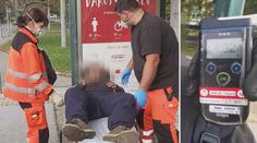 Lidé porušují zákaz pití alkoholu na veřejnosti. Sanitky je vozí na záchytku