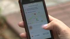 Lidé si stěžují na mobilní aplikace taxikářů! Řidiči si prý dělají, co chtějí