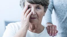 Stačí pohled do oka. Jednoduchý test by mohl alzheimera odhalit roky dopředu