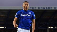 Skromná hvězda Evertonu nechce utrácet, místo toho podporuje rodinu
