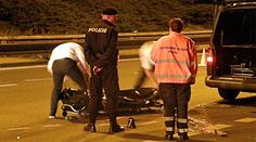 Auto zabilo v Hodoníně člověka. Na Vsetínsku zasahoval vrtulník