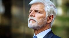 Prezident Pavel vetoval zákon o zvýšení platů politiků
