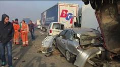 Srbskou dálnici zahalila mlha, při nehodách zemřelo 6 lidí! VIDEO