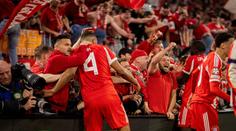 Fanoušci Bayernu ušlapali novináře do bezvědomí. Hrozí jim velký trest