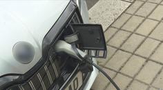 Češi jsou k elektromobilům spíš skeptičtí. Ty přesto rostou na oblibě