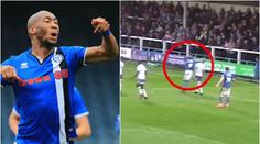 Násilník: Fotbalista trefil loktem protihráče. Přeskočilo mu? VIDEO
