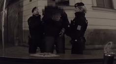 Policejní hlídka měla s obrem co dělat. Chlap jak hora kladl odpor