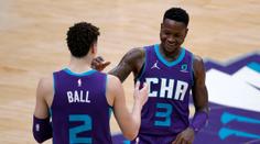 Mladík z Hornets přepisoval rekordy NBA, Phoenix se dotáhl na Lakers