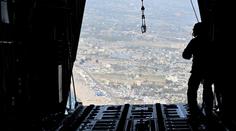 Američané shodili do Gazy tisíce jídel z letadel a doufají v brzké příměří