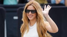 Shakira a Hamilton zase spolu. Zpěvačka hvězdě F1 fandila při Velké ceně Británie