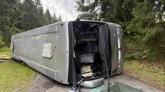 Na Frýdecko-Místecku havaroval autobus s dětmi. Na místě je přes 30 zraněných