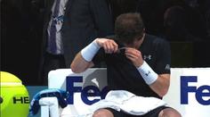 VIDEO: Neuvěřitelný Murray. Proč si během zápasu stříhal vlasy?