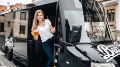 Praha prohrává boj s opilci! Pivní kola nahradily autobusy, přidá se i striptýz