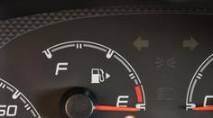 Má vaše auto vyšší spotřebu, než říká výrobce? Myslí si to téměř půlka řidičů