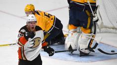Kaše se z gólu dlouho neradoval, o Stanley Cup si zahraje Nashville