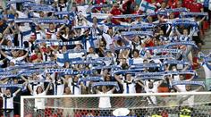 VIDEO: Dojemné. Fanoušci vyvolávají hráče, co bojoval o život