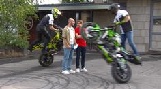 VIDEO: Takhle se jezdí ve stylu. Kaskadéři předvedli ostrý "balet na motorce"