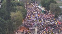 V Tel Avivu se sešlo 350 tisíc demonstrantů. Požadují ukončení války v Gaze