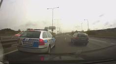 Vybržďovala mě policie, stěžoval si řidič. Expert to vidí jinak! VIDEO