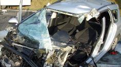 Děsivé FOTO: Zaklíněného řidiče Peugeotu museli vystříhat hasiči!