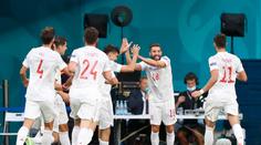 Prvním semifinalistou jsou Španělé. Švýcary zdolali až na penalty