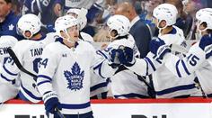 Kämpf asistencí pomohl k výhře Maple Leafs. Dostálův výkon na úspěch nestačil