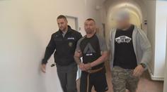 Rodině hrozil smrtí, vzal i rukojmí! U soudu kolem sebe plival