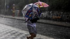 Na Česko se ženou silné bouřky s vichřicí a kroupami. Udeří ve dvou vlnách