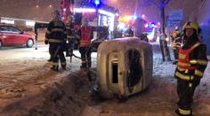 V Praze srazilo auto dvě ženy. Skončilo o kus dál v příkopě