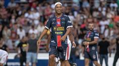 Ronaldinho to má stále v noze. V charitativním zápase zesměšnil brankáře