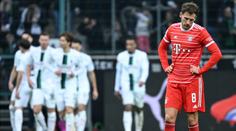 Bayern po 20 zápasech prohrál. V deseti na Borussii nestačil