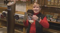Pivo v restauracích enormně zdražuje. Lidé se ale zlatavého moku vzdát nechtějí