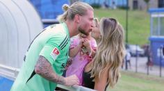 Manželka fotbalisty terčem kritiky. I prostitutky se lépe oblékají, píší fanoušci