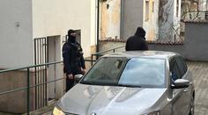 Velká policejní razie: Kvůli osvědčením pro revizní techniky zasahují na třech místech