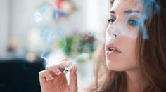 Pauza na cigaretu v pracovní době? Neshodnou se ani sami kuřáci