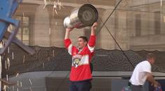 Nosek ukázal Pardubicím Stanley Cup. Přijel na koňském povozu z 19. století