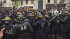 Paříž po volbách zachvátily protesty. Policie zatkla desítky lidí