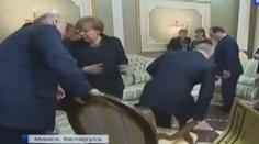 VTIPNÉ VIDEO: Lukašenko uhýbal Putinovi židlí jako ve třetí třídě!