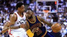 Skvělý DeRozan nestačil. James dovedl Cleveland k mečbolu!