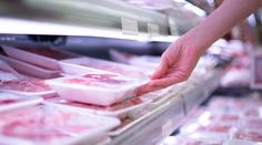 V supermarketu odhalili závadné maso. Inspekce varuje před vysokým rizikem nemoci