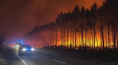 Obří lesní požáry ve Francii. Úřady musely evakuovat tisíce lidí