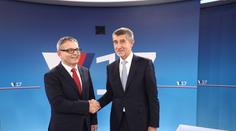 Příjezd lídrů na Novu: Babiš dorazil dřív, Zaorálek si dal na čas