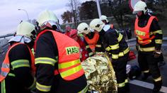 Lékaři museli přivolat k nemocné ženě 5 hasičů! Vážila 200 kilo...