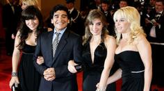 Maradona přišel o stovky milionů. Okrást ho měly dcery a manželka!