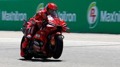 Bratři Márquezové opanovali start MotoGP, Salač slaví postup
