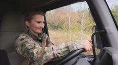 Táta je kamioňák, styděl by se: Reportérka TV Nova sedla do tatry, s manuálem jí to nešlo